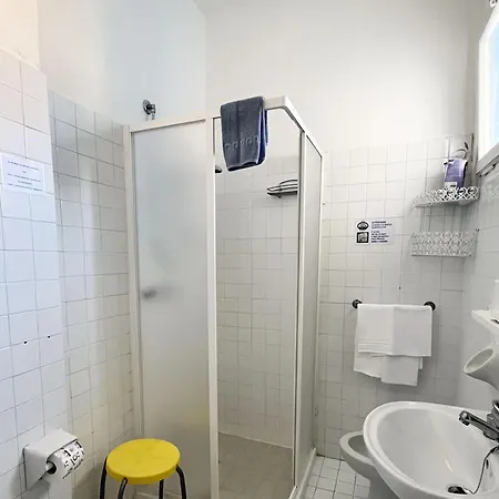 Caravan Hotel 2*