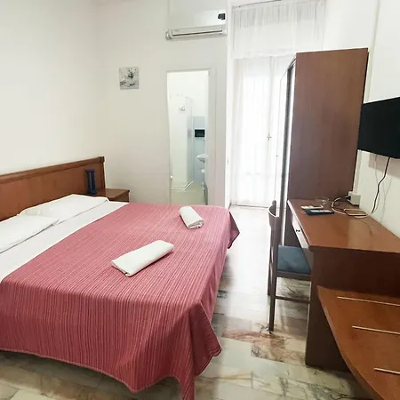 Caravan Hotel 2*